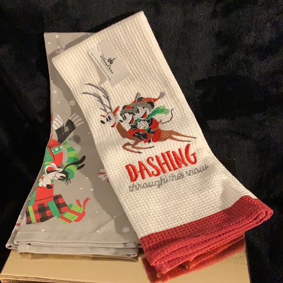 NWT! Disney Christmas Towel Set - Picture 1 of 9